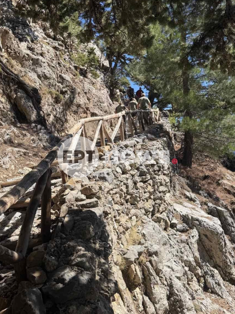 Χανιά: «Λήξη συναγερμού» για τους 8 εγκλωβισμένους στο φαράγγι – Oλοκληρώθηκε η επιχείρηση μεταφοράς τους