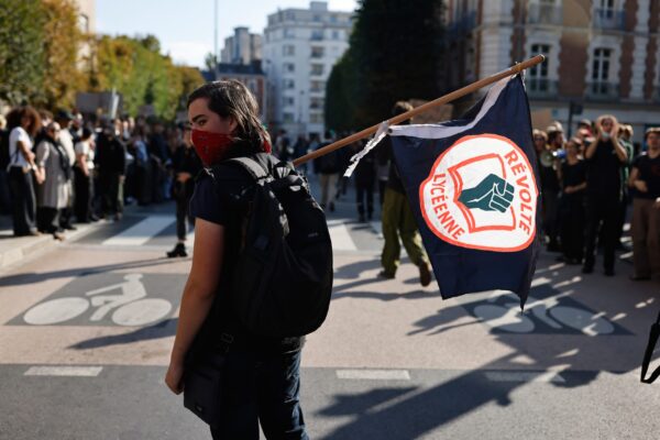 Γαλλία: Στους δρόμους για δεύτερη εβδομάδα οι μαθητές – Σήμερα η συνάντηση με τον υπουργό Παιδείας
