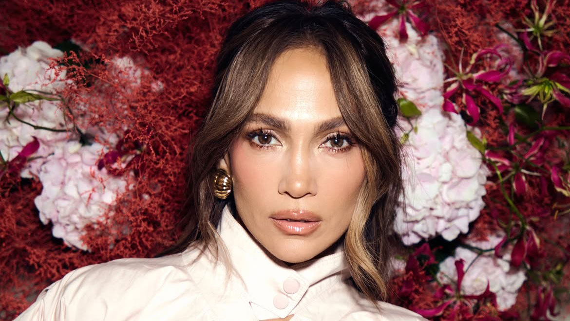 Το butterfly cut της Jennifer Lopez στο Μιλάνο είναι η απόλυτη έμπνευση για τα μαλλιά σου