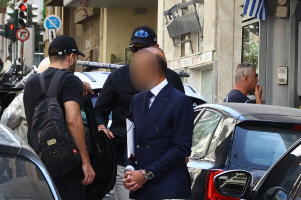 Υπόθεση Μαζωνάκη: Διαψεύδει ο προφυλακισμένος γιατρός τα περί τραπεζικού λογαριασμού με καταθέσεις εκατομμυρίων στο εξωτερικό