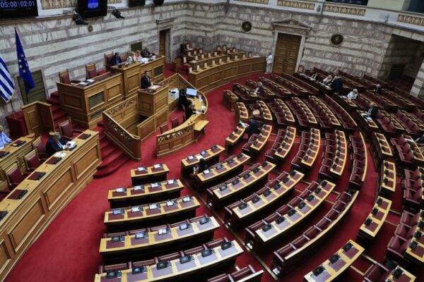 Σφοδρή κριτική από την αντιπολίτευση στις δηλώσεις Μητσοτάκη για οικονομία και εθνικά θέματα