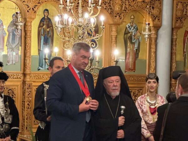 Τιμητική διάκριση του Βαυαρού πρωθυπουργού Ζέντερ από την Ορθόδοξη Μητρόπολη Γερμανίας