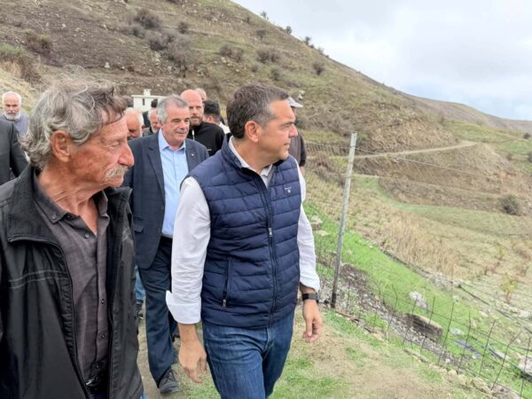 Περιοδεία Τσίπρα στο Ρέθυμνο: «Η πολιτεία πρέπει να σταθεί δίπλα στους παραγωγούς που επλήγησαν»