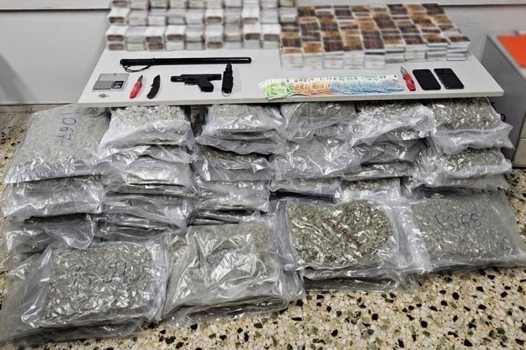 Καβάλα: Δύο συλλήψεις για διακίνηση ναρκωτικών – Εντοπίστηκαν σε φορτηγό 174 κιλά κάνναβης