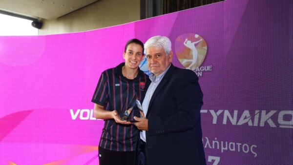 Η ΕΟΠΕ τίμησε την Ιωάννα Καρέλια για την προσφορά της στον ελληνικό αθλητισμό