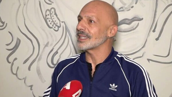 Νίκος Μουτσινάς: «Μετά τα Τέμπη δεν μπορώ να κάνω πια σάτιρα»