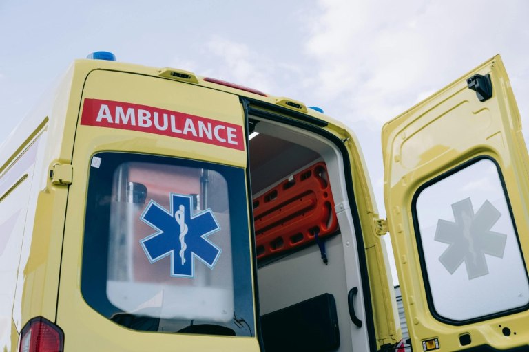Μεσολόγγι: Παράθυρο σχολείου αποκολλήθηκε από τον δυνατό αέρα – Τραυματισμός μαθητή