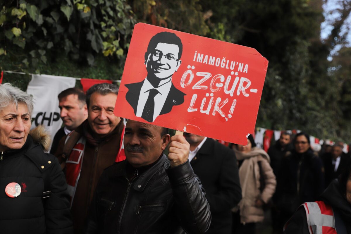 Ιμάμογλου: Η δίκη έχει πολιτικά κίνητρα και αποσκοπεί στον αποκλεισμό μου από την πολιτική ζωή