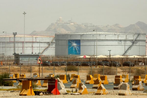 Reuters: Η Saudi Aramco προσφέρει επιπλέον φορτία αργού πετρελαίου για άμεση παράδοση στην Ευρώπη