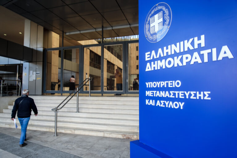 Αύξηση των αιτήσεων μετάκλησης εργαζομένων από τρίτες χώρες – Στο 69,95% η εκκαθάριση των εκκρεμών αδειών διαμονής