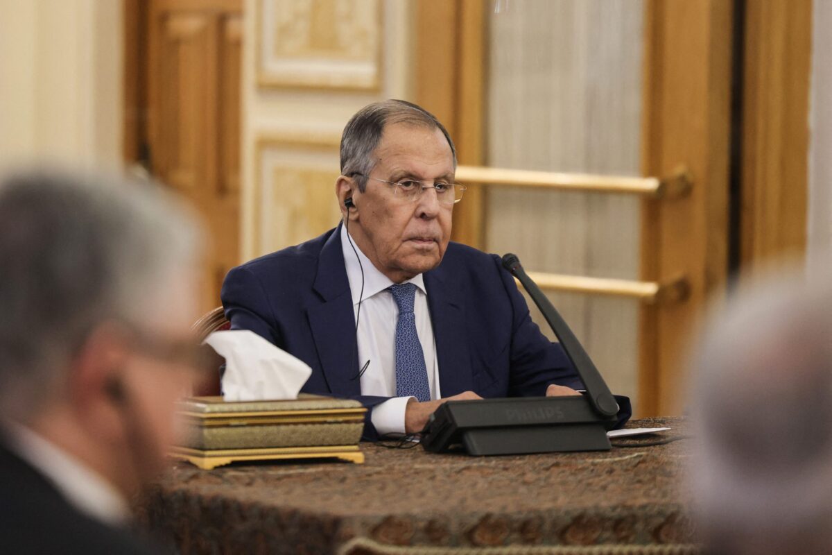 Λαβρόφ: Η Μόσχα παραμένει προσηλωμένη στη στρατηγική συμφωνία με την Τεχεράνη