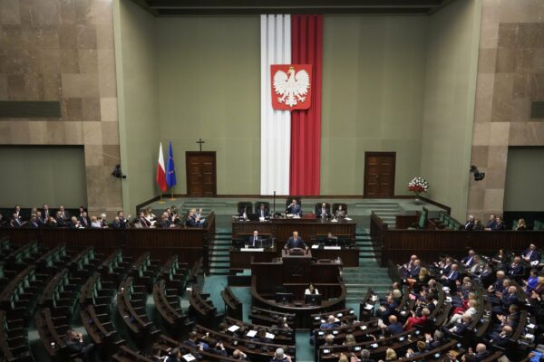 Πολωνία: Η Βουλή ψήφισε υπέρ της χαλάρωσης της νομοθεσίας για τις αμβλώσεις