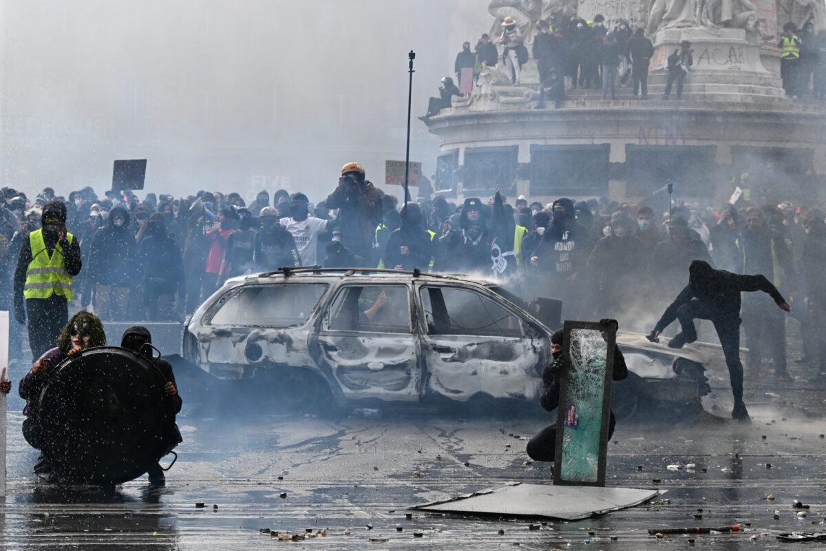 Γαλλία: Σε συναγερμό οι αρχές υπό τον φόβο νέων ταραχών – Απαγορεύσεις κυκλοφορίας και μαζική ανάπτυξη αστυνομικών