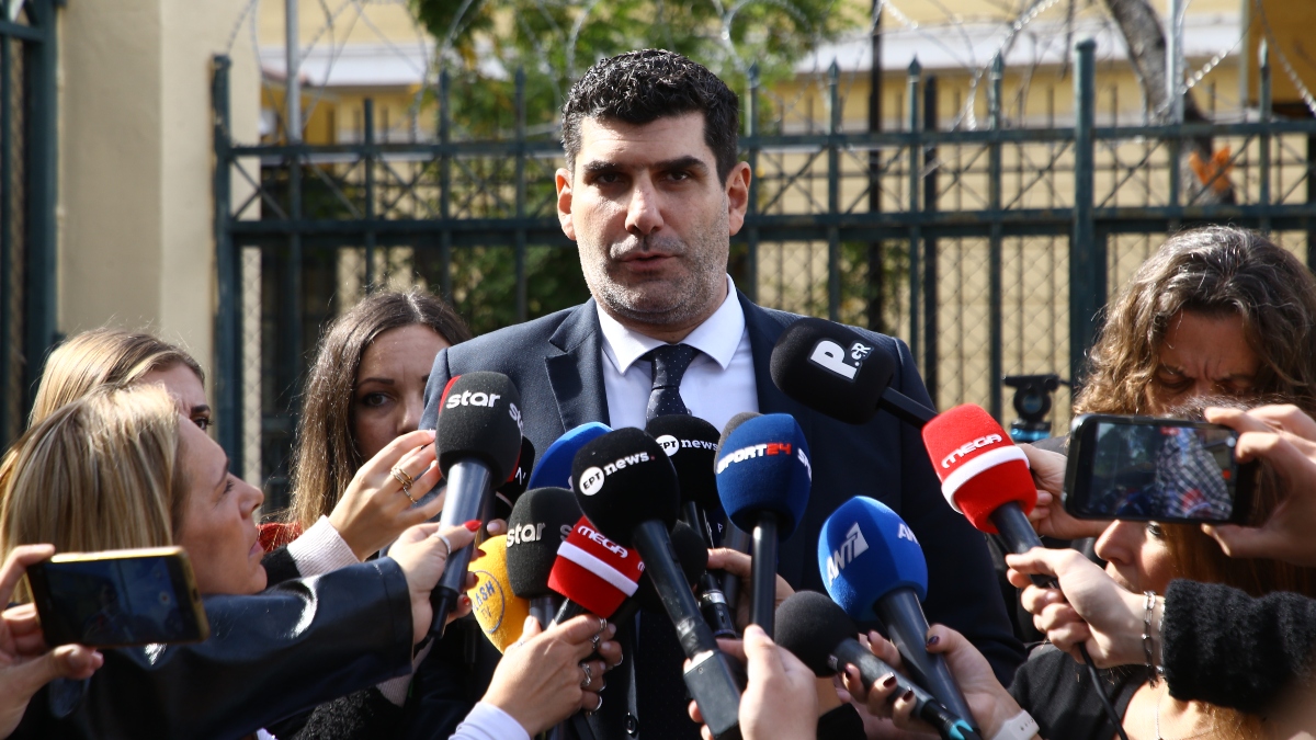 Δικηγόρος Τσαρούχα και Κορομηλά: «Οι δύο συλληφθέντες αρνούνται τις κατηγορίες»