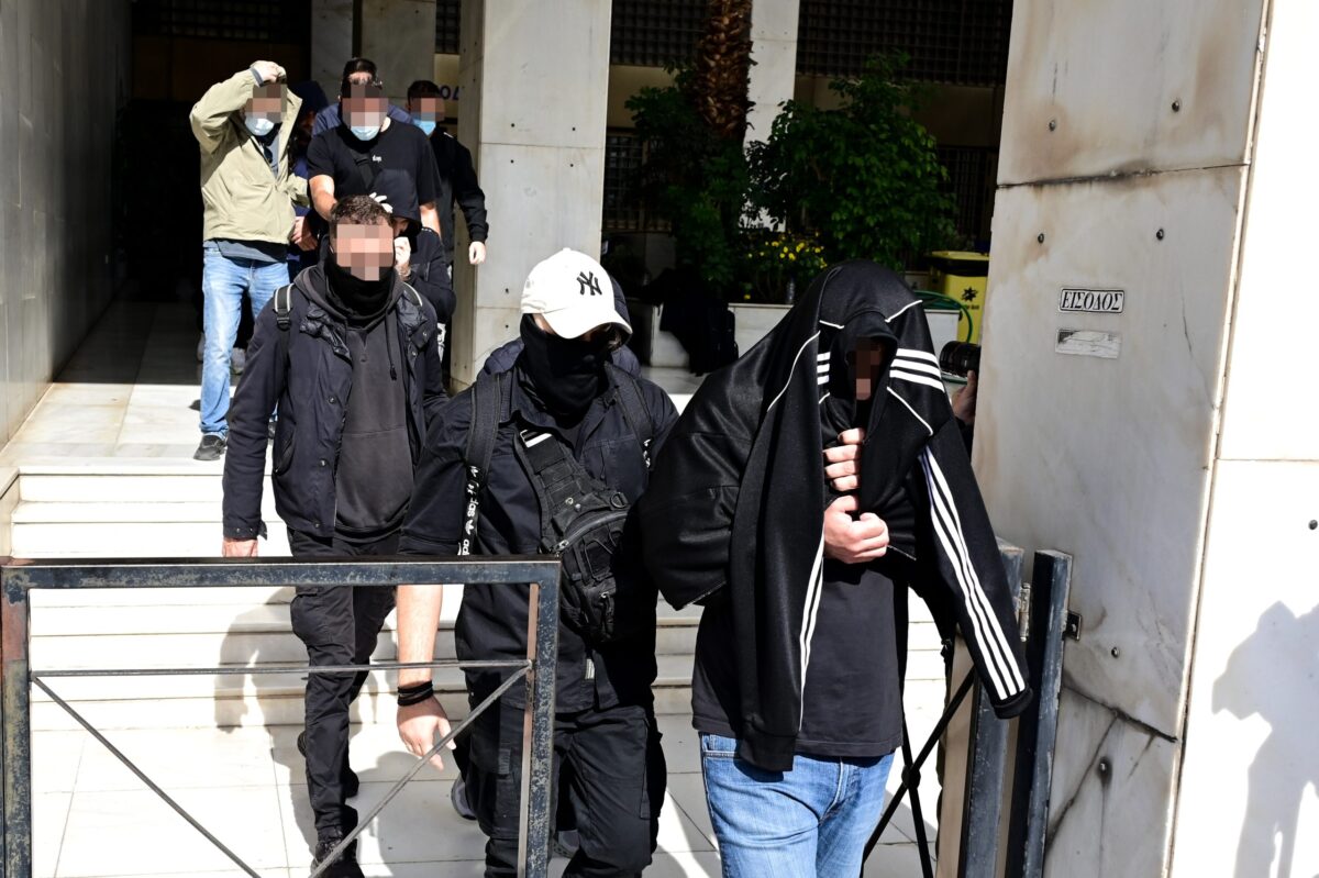 Στον εισαγγελέα οι συλληφθέντες για τη «χρυσή μπίζνα» με τις πίτσες