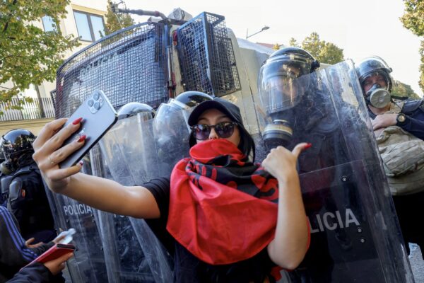 Το ΕΡΤnews στην Αλβανία: Ραντεβού το Σάββατο δίνουν οι διαδηλωτές και απορρίπτουν την έκκληση Ράμα για διάλογο