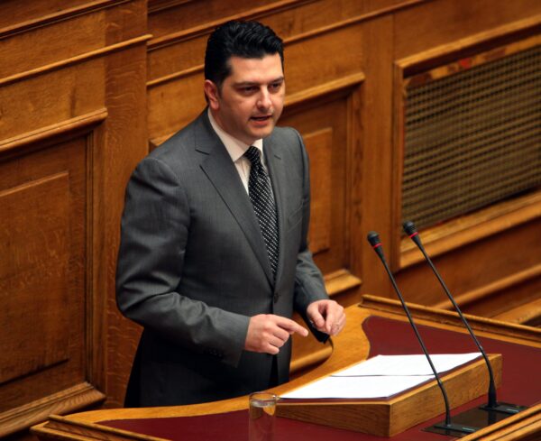 Αποχωρεί προσωρινά από τα καθήκοντά του ο Μιχάλης Μπεκίρης