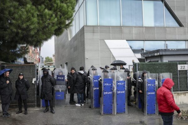 Τουρκία: Προσαγωγές με εντάλματα για 68 άτομα σε Δήμο της Κωνσταντινούπολης – Υπό κράτηση πέντε αντιδήμαρχοι