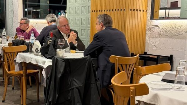 Τασούλας και Μητσοτάκης γευμάτισαν μαζί σε εστιατόριο της Θεσσαλονίκης μετά την εκδήλωση στον Λευκό Πύργο