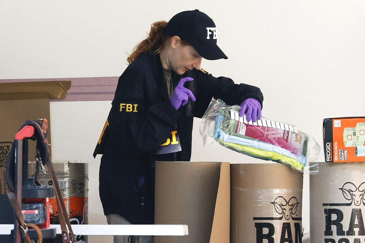 Έρευνα FBI σε έπαυλη δισεκατομμυριούχου δωρητή ενός Δημοκρατικού πολιτικού που εμπλέκεται σε υπόθεση σεξουαλικής κακοποίησης
