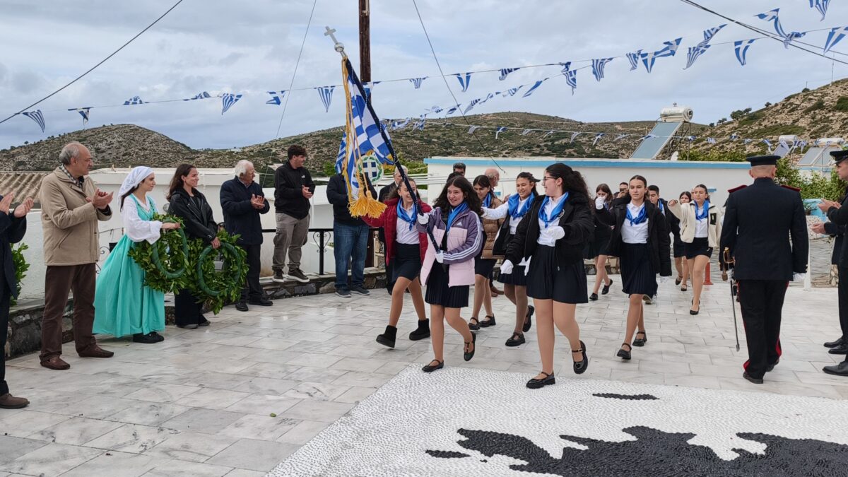 Η βροχή ματαίωσε τη παρέλαση των επτά μαθητών του Αγαθονησίου – Ακυρώθηκαν οι παρελάσεις σε Ανατολική και Δυτική Σάμο