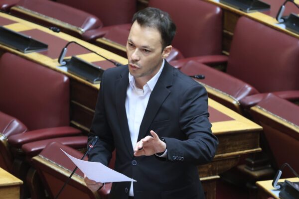 Παραιτήθηκε από βουλευτής ο Μίλτος Ζαμπάρας – Προσχωρεί στην ΕΛ.Α.Σ