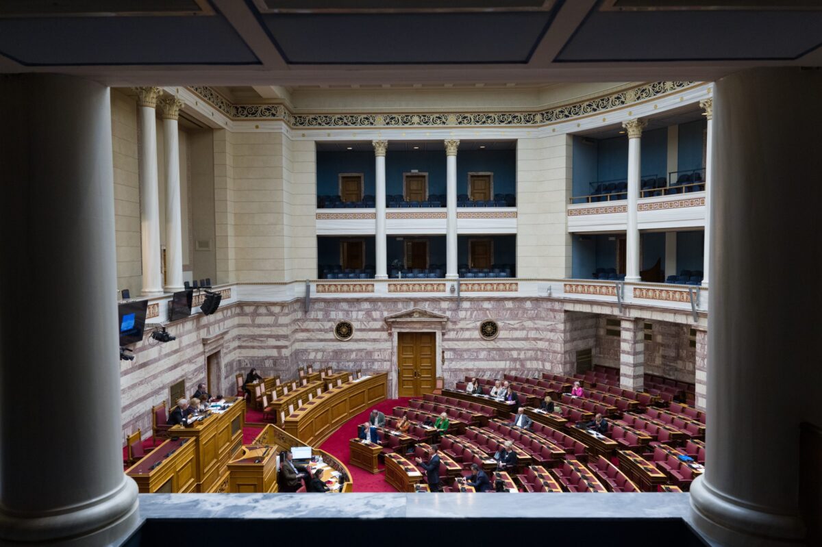 Στην Ολομέλεια το νομοσχέδιο για τον Πανελλήνιο Σύλλογο Ψυχολόγων και οι τροπολογίες για πόθεν έσχες, αγροτικό πετρέλαιο και ΣΑΠ