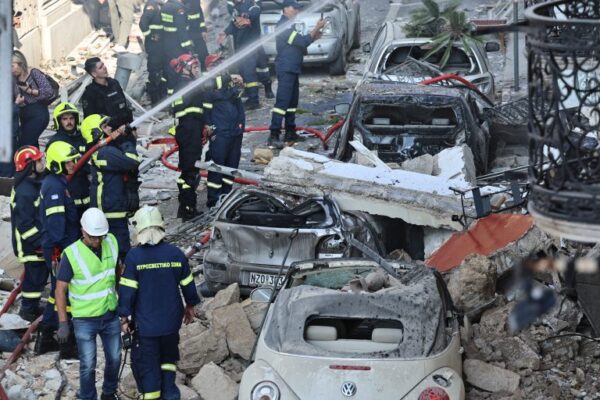 Σύλληψη τριών ατόμων για την φονική έκρηξη στην Πλάκα – Φέρονται να επιχείρησαν να κλέψουν χαλκοσωλήνες φυσικού αερίου