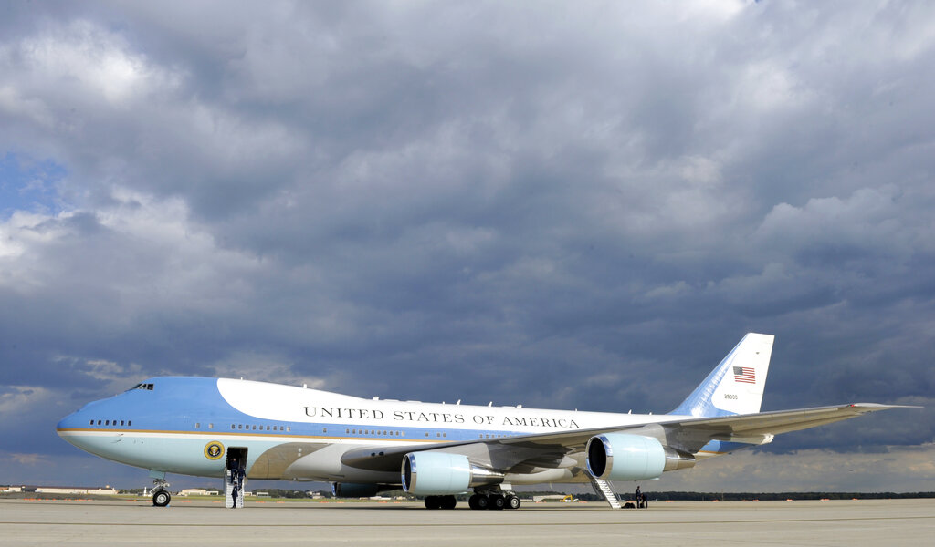 Υπερπτήση του Air Force One πάνω από τον Λευκό Οίκο λόγω πάρτι για το Χάλογουιν – Δεκάδες καθυστερήσεις πτήσεων
