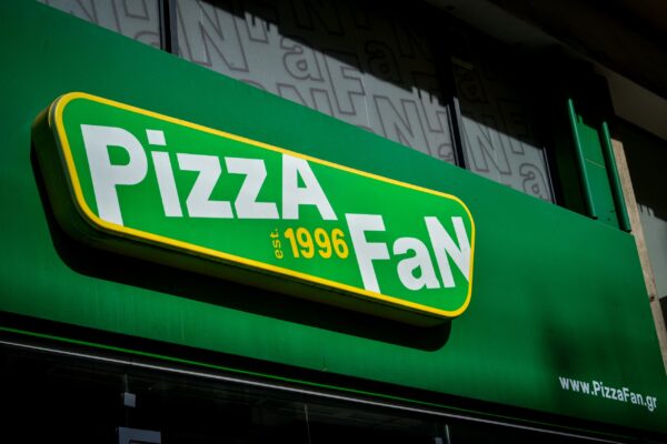 Εργαζόμενος της Pizza Fan στο ΕΡΤnews: «Εάν δεν πληρωθούμε, θα κινηθούμε νομικά» – Τι καταγγέλλει για τις δηλωμένες ώρες εργασίας στην ΕΡΓΑΝΗ