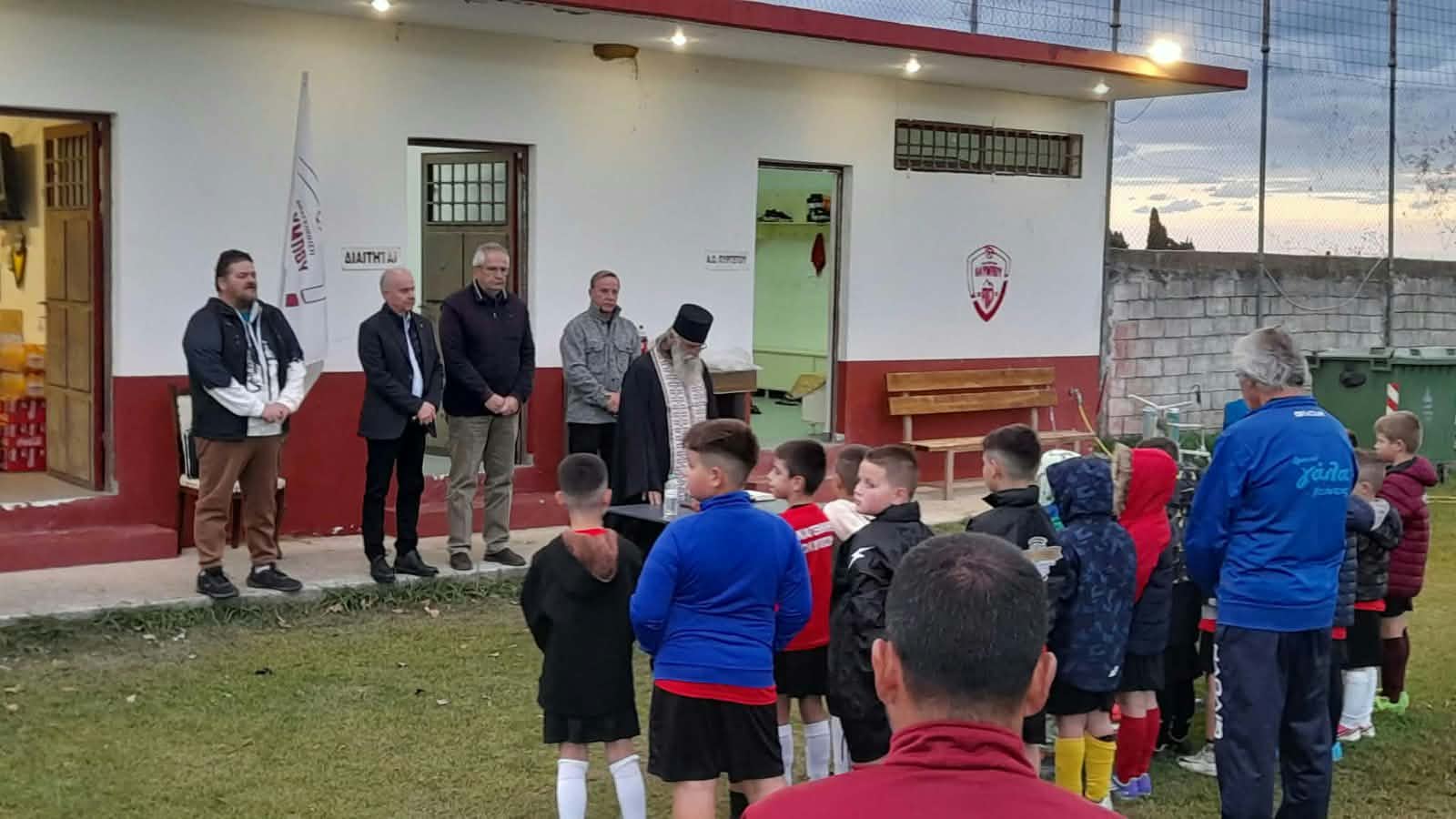 Στον αγιασμό της Ακαδημίας της Αναγέννησης Ολύμπου στο γήπεδο του Πυργετού ο Δήμαρχος Τεμπών (φώτο) 1 Στον αγιασμό της Ακαδημίας της Αναγέννησης Ολύμπου στο γήπεδο του Πυργετού ο Δήμαρχος Τεμπών (φώτο)