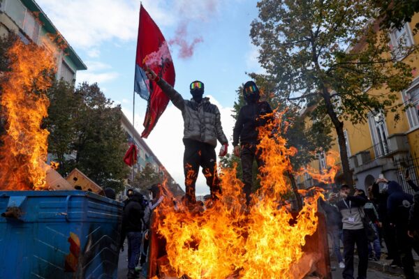 Αλβανία: Επεισόδια μεταξύ αστυνομίας και φοιτητών στα Τίρανα